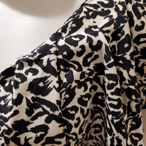 Adorable ruffled H&M top - Picture 2 of 6